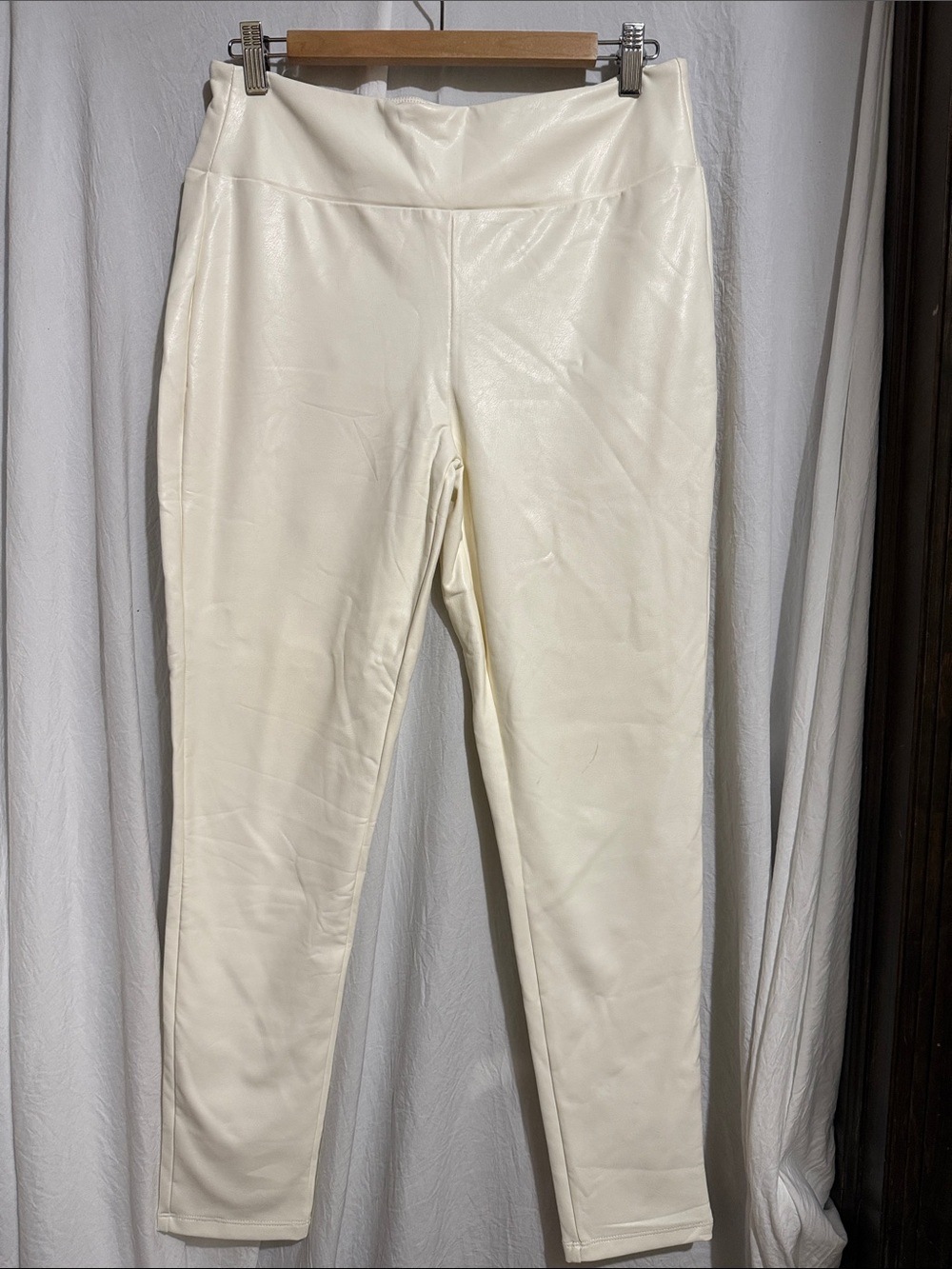 Kendall & Kylie women's Cream Faux-Leather Leggings size L